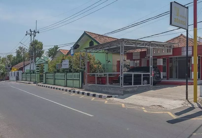 Majatalo Reddoorz Plus Near Alun Alun Kuningan