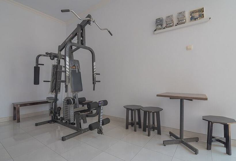 פנסיון Reddoorz Plus Near Alun Alun Kuningan