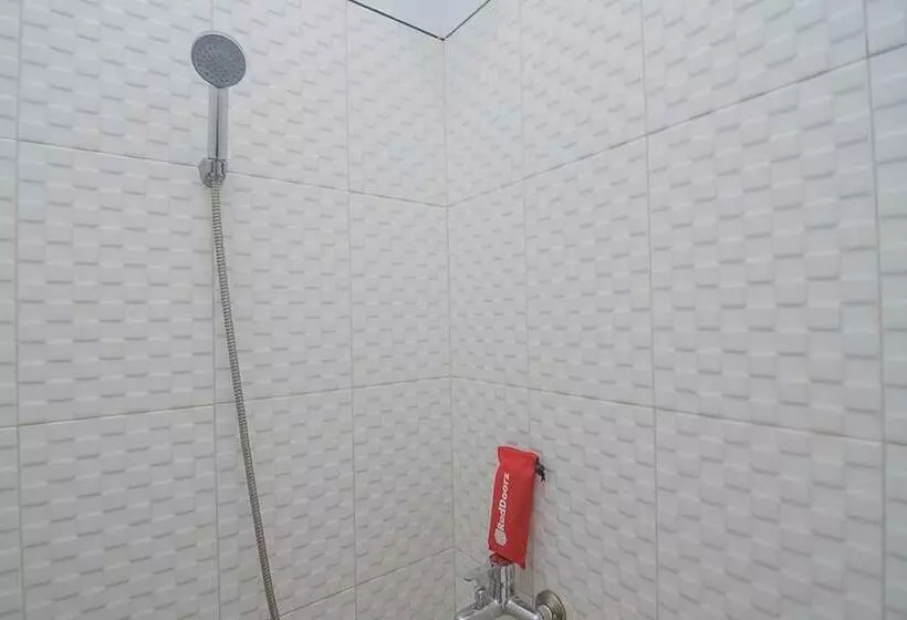 Majatalo Reddoorz Plus Near Alun Alun Kuningan