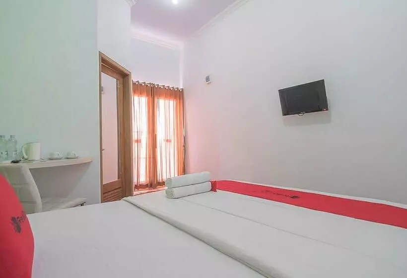 Majatalo Reddoorz Plus Near Alun Alun Kuningan