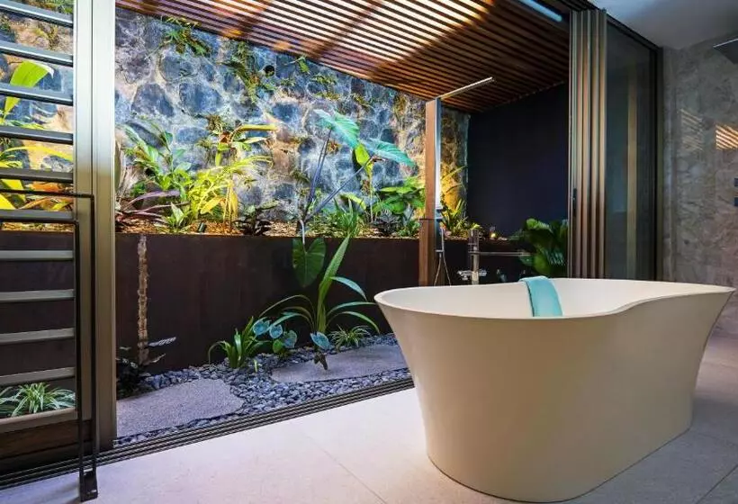 Blue Margouillat Seaview Hotel Relais & Chateaux