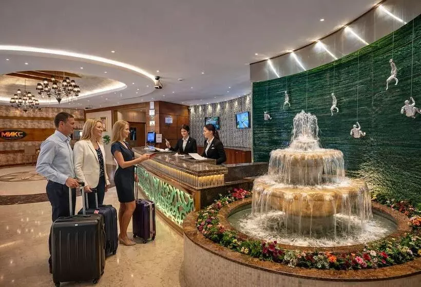 Golden Tulip Hotel Al  Barsha