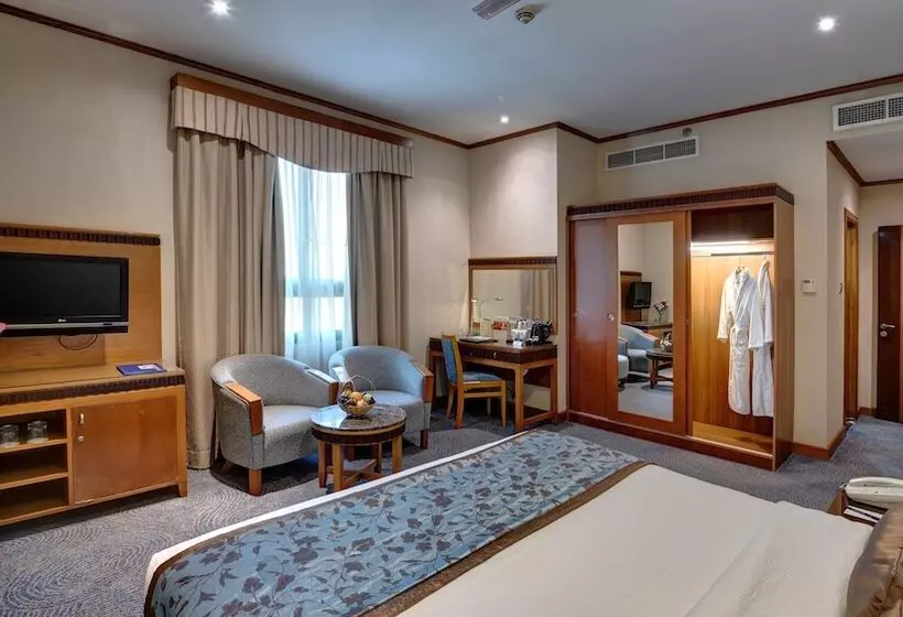 Golden Tulip Hotel Al  Barsha