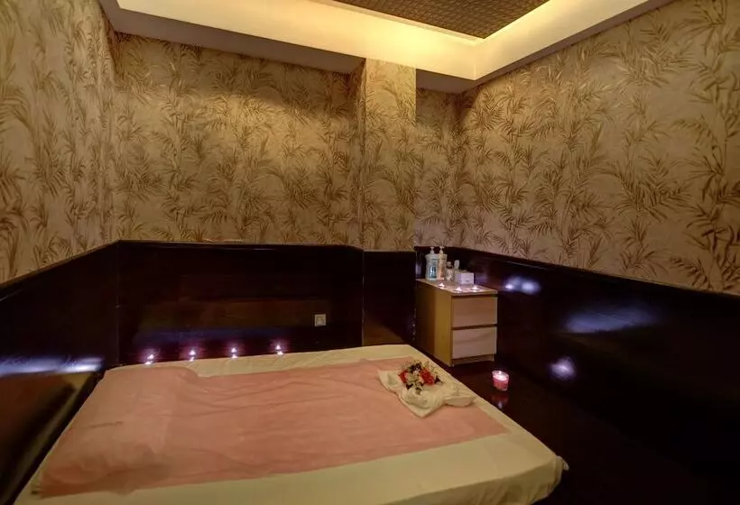 Golden Tulip Hotel Al  Barsha