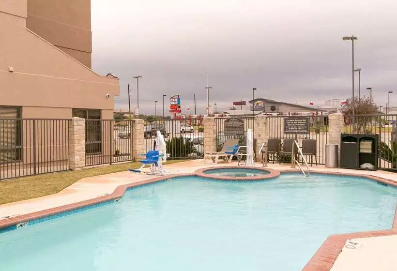 בית מלון כפרי Comfort Suites Austin Nw Lakeline