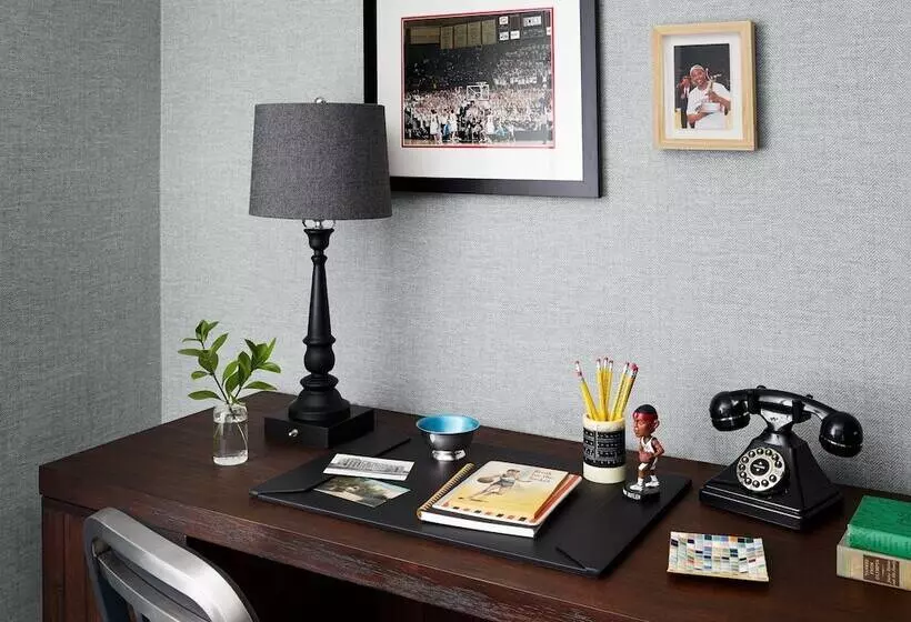 Отель Graduate By Hilton Storrs