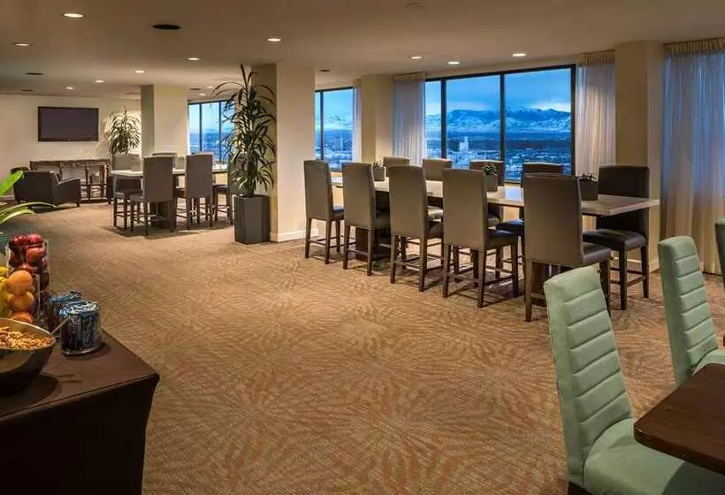 Отель Hilton Salt Lake City Center