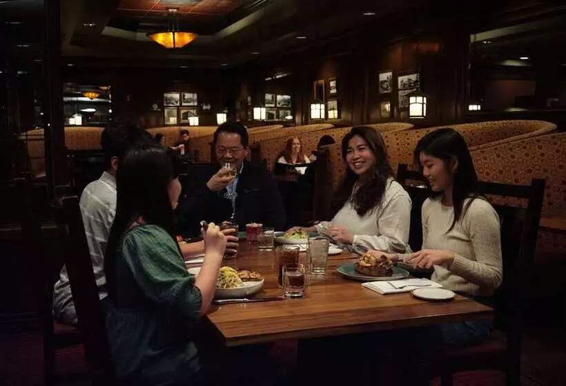 Отель Hilton Salt Lake City Center