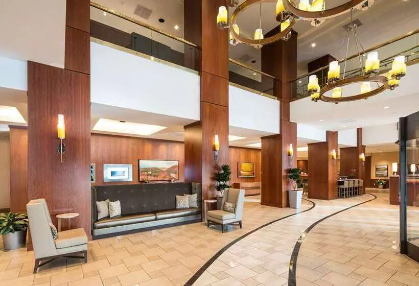 Отель Hilton Salt Lake City Center