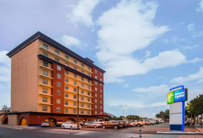 Отель Holiday Inn Express El Paso Central, An Ihg