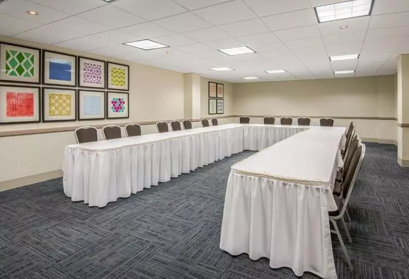 Отель Holiday Inn Express El Paso Central, An Ihg