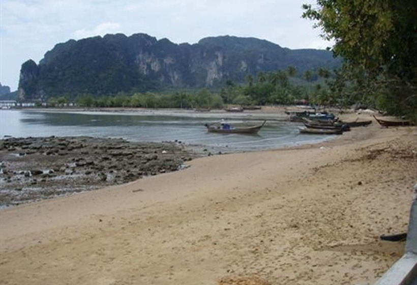 בית מלון כפרי Krabi Tropical Beach