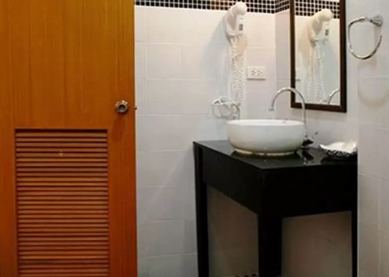 Отель Krabi Tropical Beach