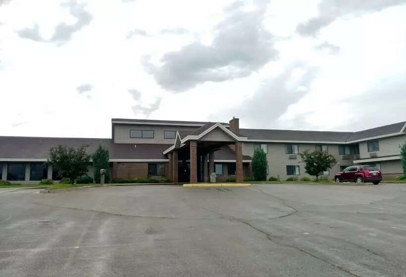 Madelia Hotel & Suites