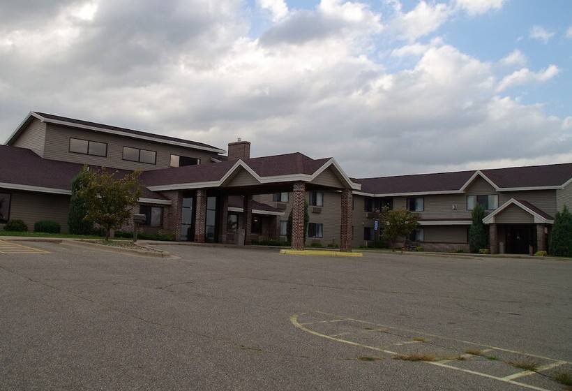 Madelia Hotel & Suites