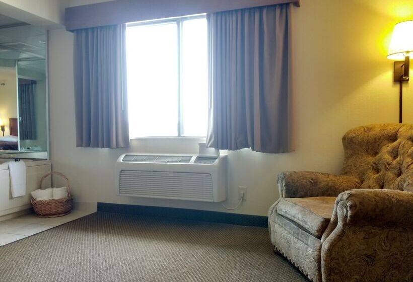 Madelia Hotel & Suites