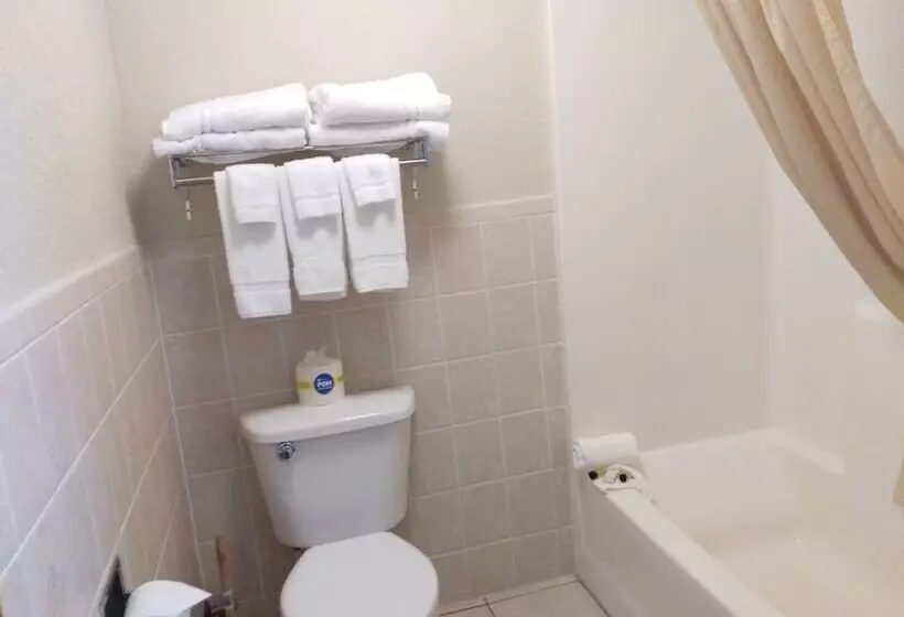 Madelia Hotel & Suites