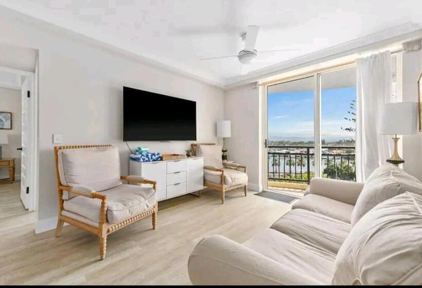 Отель Palazzo Colonnades