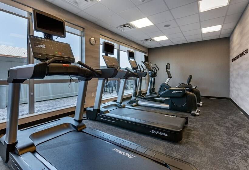 هتل Fairfield By Marriott Inn & Suites Sandusky