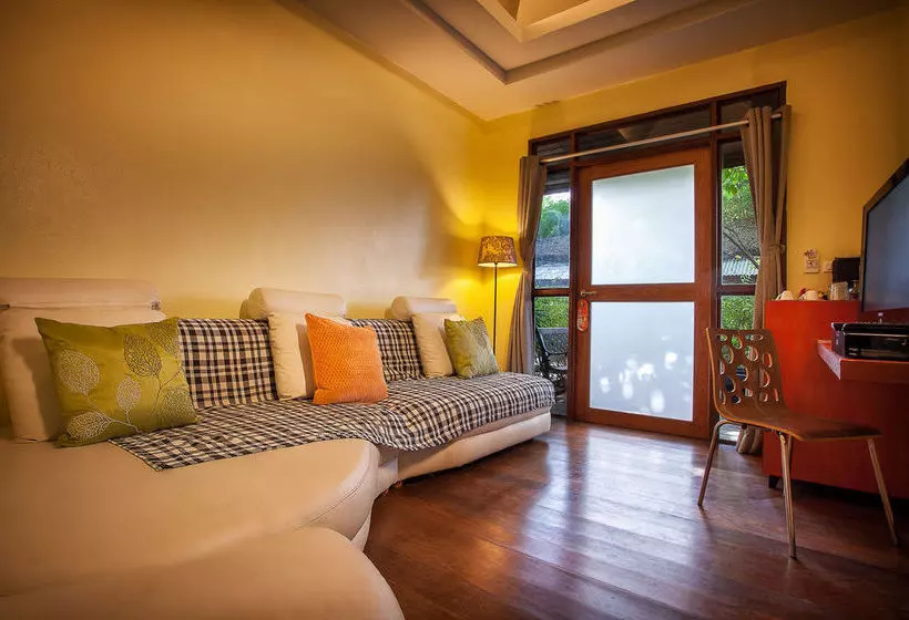 בית מלון כפרי Tango Beach Resort