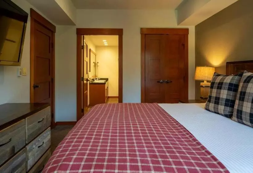 منتجع The Village Lodge