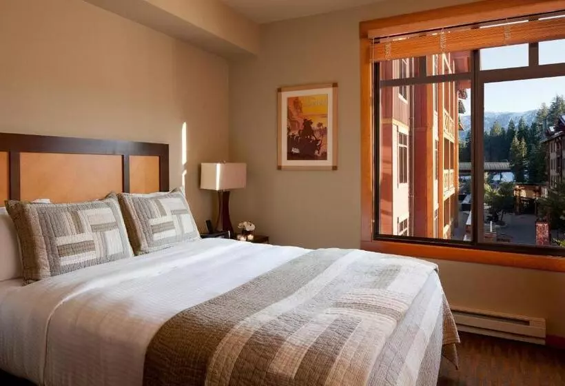 منتجع The Village Lodge