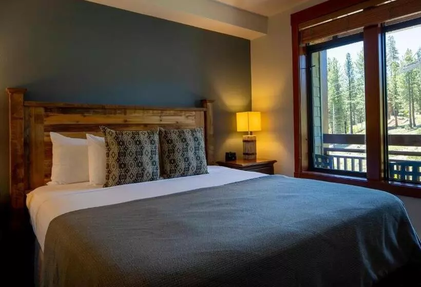 منتجع The Village Lodge