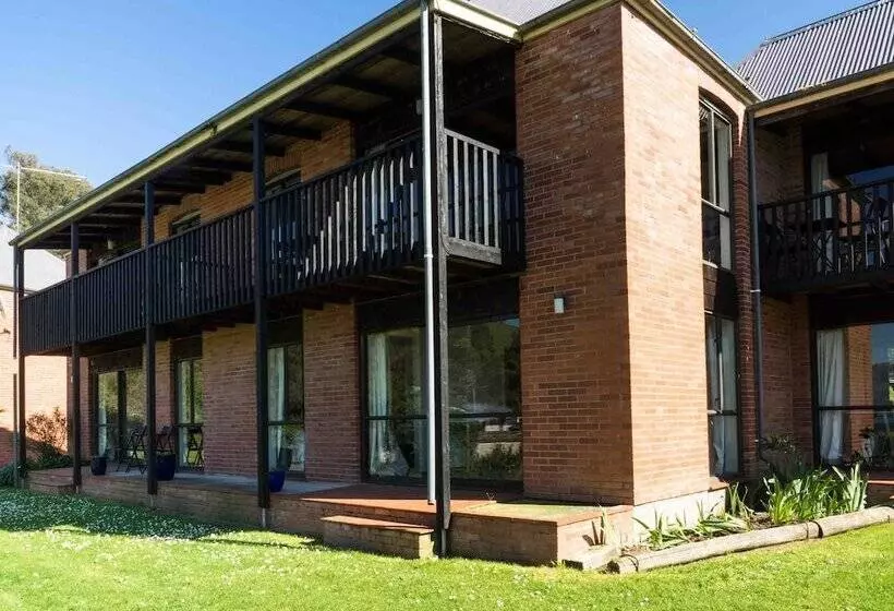 Duvauchelle Seaside Motel