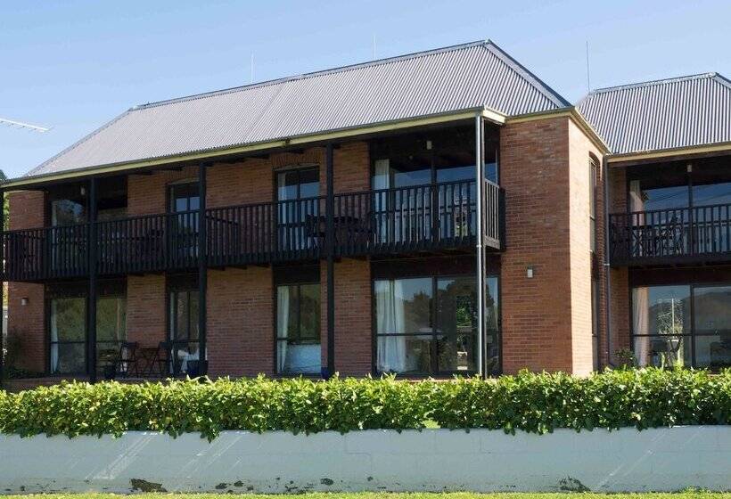 Duvauchelle Seaside Motel