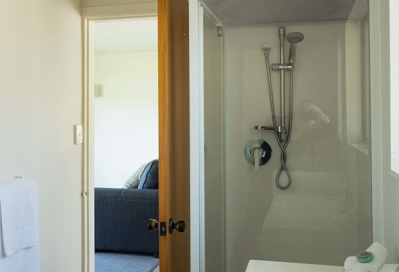 Duvauchelle Seaside Motel