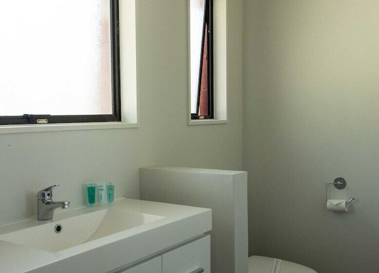 Duvauchelle Seaside Motel