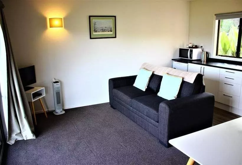 Duvauchelle Seaside Motel