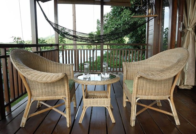 בית מלון כפרי Bastianos Lembeh Dive Resort