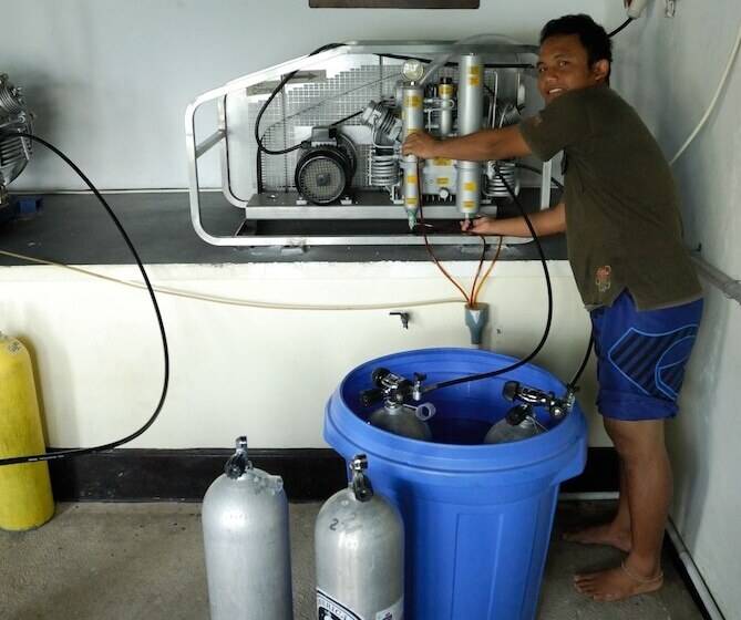 בית מלון כפרי Bastianos Lembeh Dive Resort