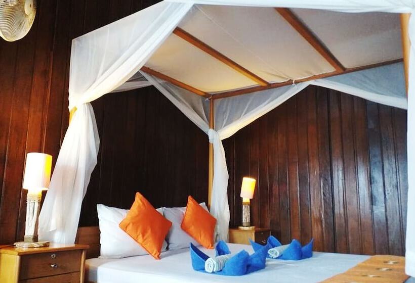 בית מלון כפרי Bastianos Lembeh Dive Resort