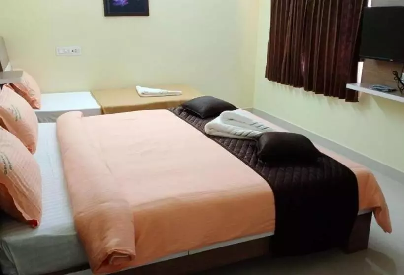 ホテル Giri Nandhana Residency