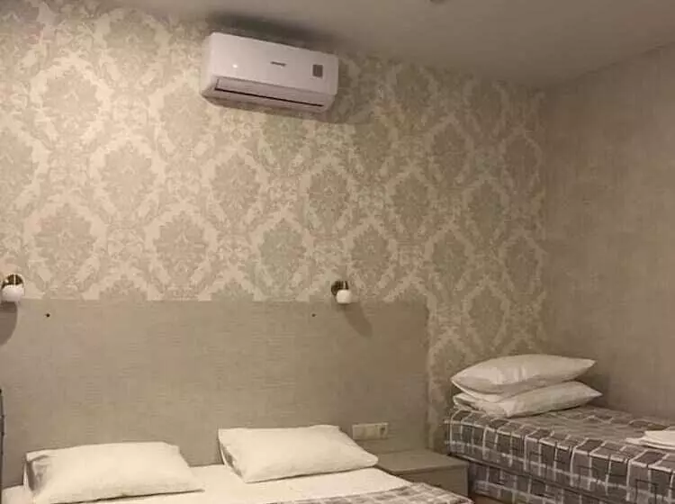 Hotelli Laura Guest House