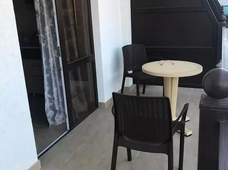 Hotelli Laura Guest House