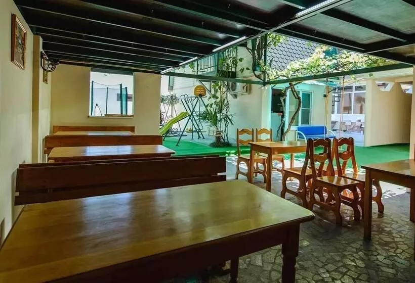 Hotelli Laura Guest House