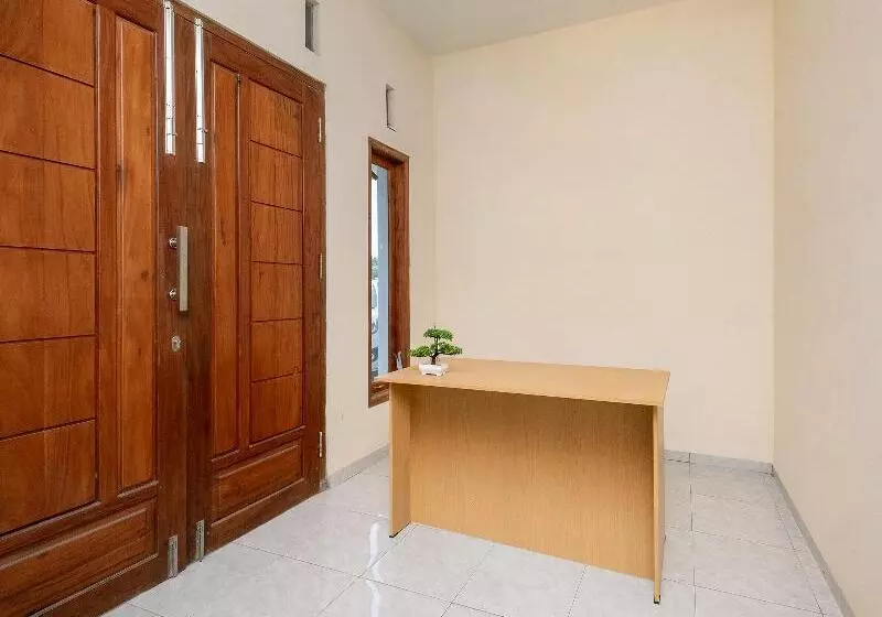 Hotelli Lilik Homestay Syariah By Oyo Rooms