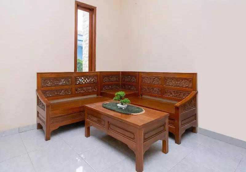 Hotelli Lilik Homestay Syariah By Oyo Rooms