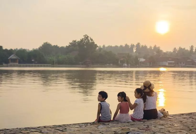 ホテル Na Tree Tara Riverside Resort Amphawa Damnoensaduak