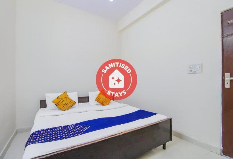 בית מלון כפרי Spot On 46977 City Light Palace And Restaurants