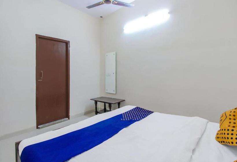 בית מלון כפרי Spot On 46977 City Light Palace And Restaurants