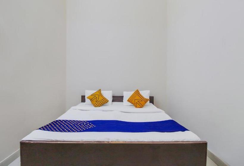 בית מלון כפרי Spot On 46977 City Light Palace And Restaurants