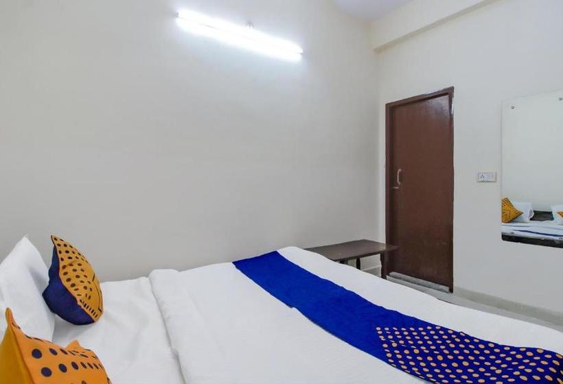 בית מלון כפרי Spot On 46977 City Light Palace And Restaurants