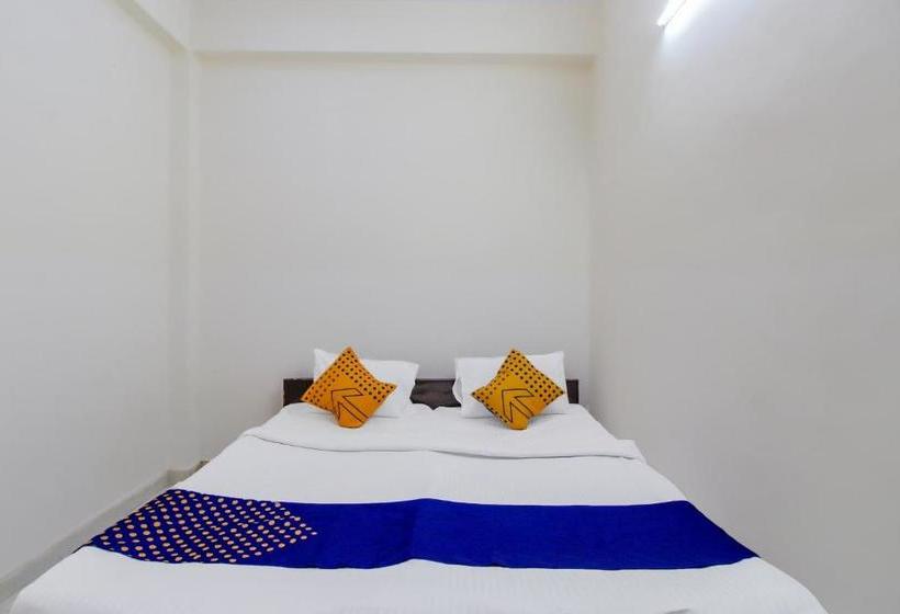 בית מלון כפרי Spot On 46977 City Light Palace And Restaurants