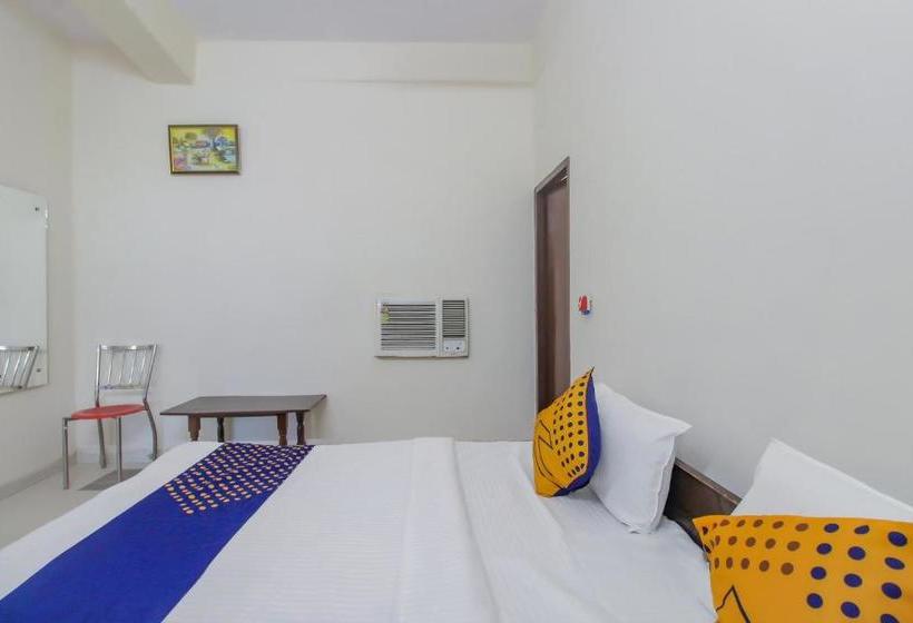 בית מלון כפרי Spot On 46977 City Light Palace And Restaurants