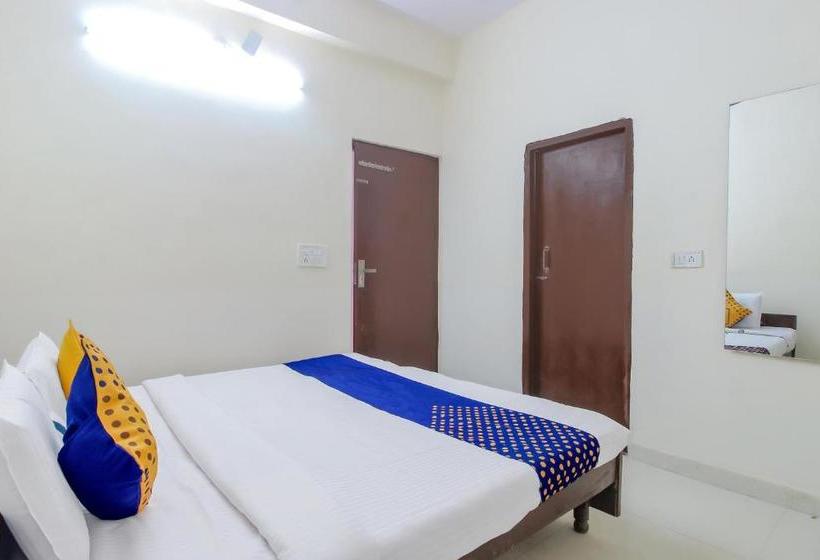 בית מלון כפרי Spot On 46977 City Light Palace And Restaurants