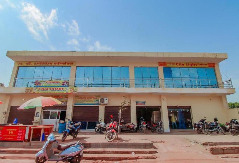 בית מלון כפרי Spot On 46977 City Light Palace And Restaurants